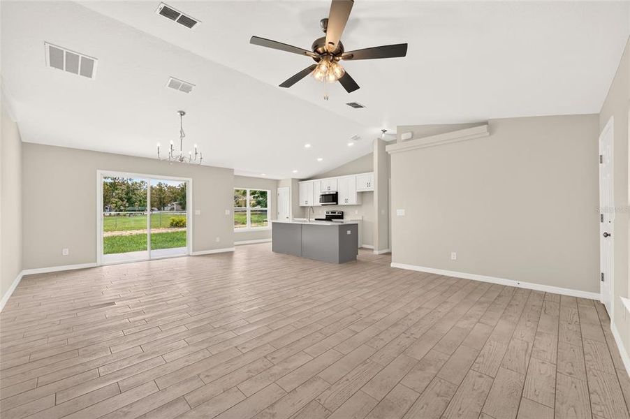 Spacious, unfurnished interior of a new home in , Ocala (Image 30).