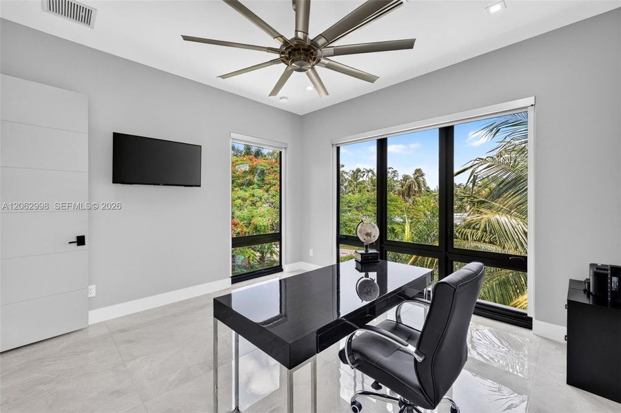 Furnished interior view inside a new home in , Fort Lauderdale (Image 73).