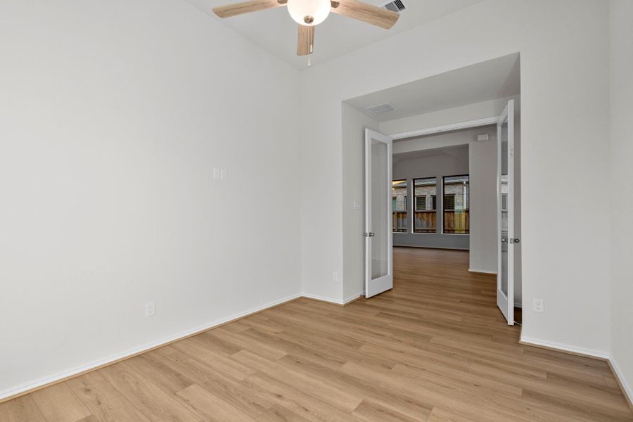 Spacious, unfurnished interior of a new home in Dunham Pointe, Cypress (Image 27).