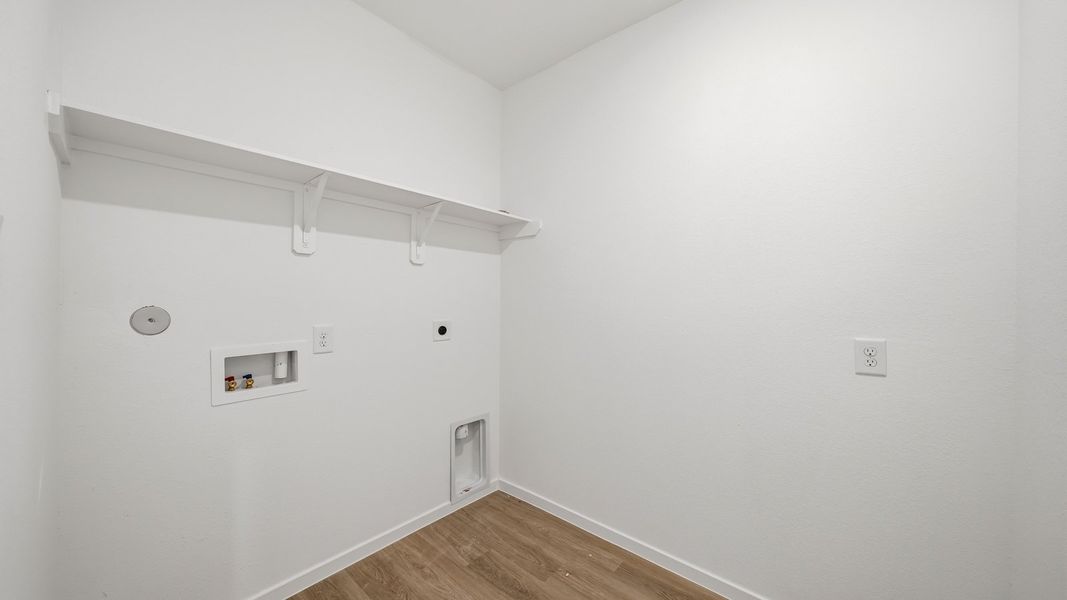 Spacious, unfurnished interior of a new home in Sunterra Lakes, Brookshire (Image 15).
