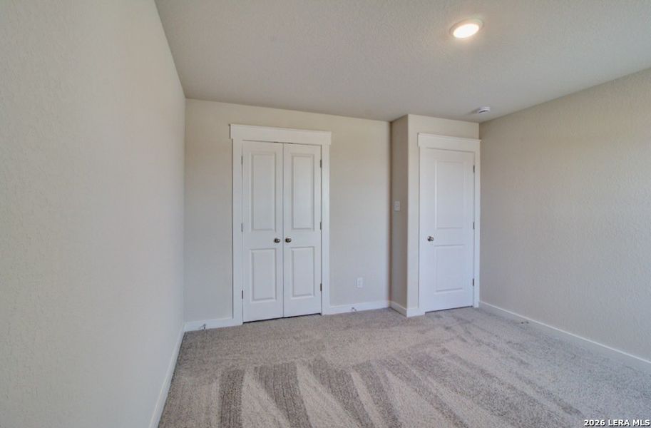 Spacious, unfurnished interior of a new home in Cloud Country, New Braunfels (Image 28).
