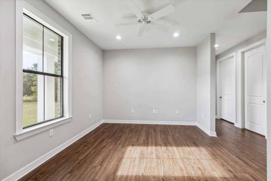 Spacious, unfurnished interior of a new home in , Fulshear (Image 17).