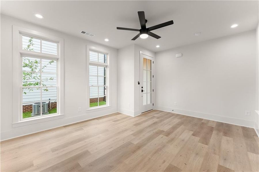 Spacious, unfurnished interior of a new home in , Gainesville (Image 14).