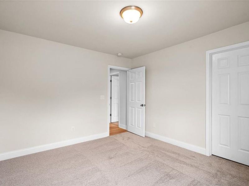 Spacious, unfurnished interior of a new home in Wehunt Meadows, Hoschton (Image 36).