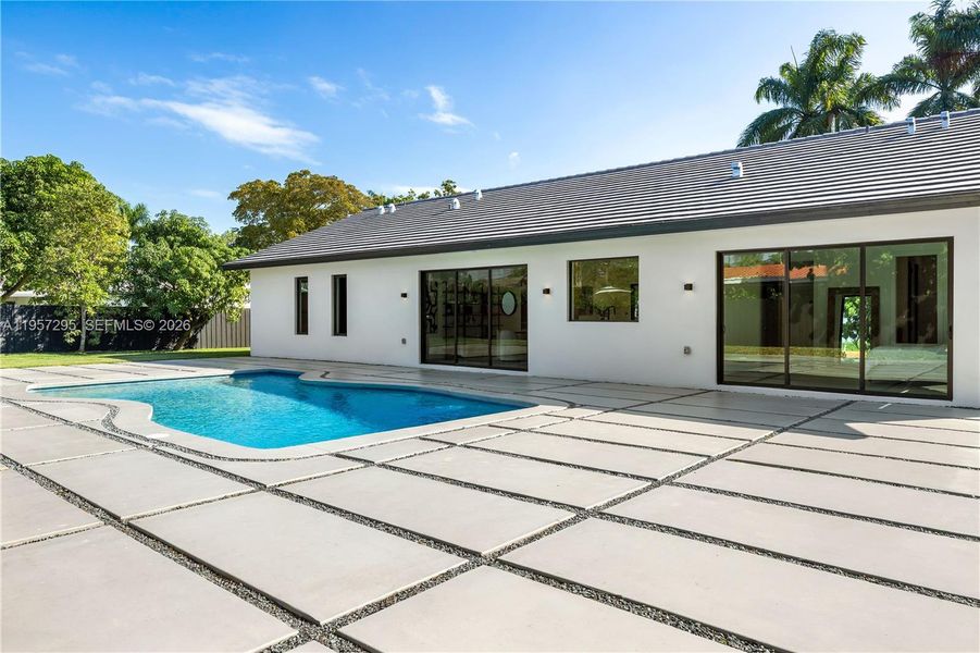 Exterior details and patio area of a home in , Palmetto Bay (Image 4).