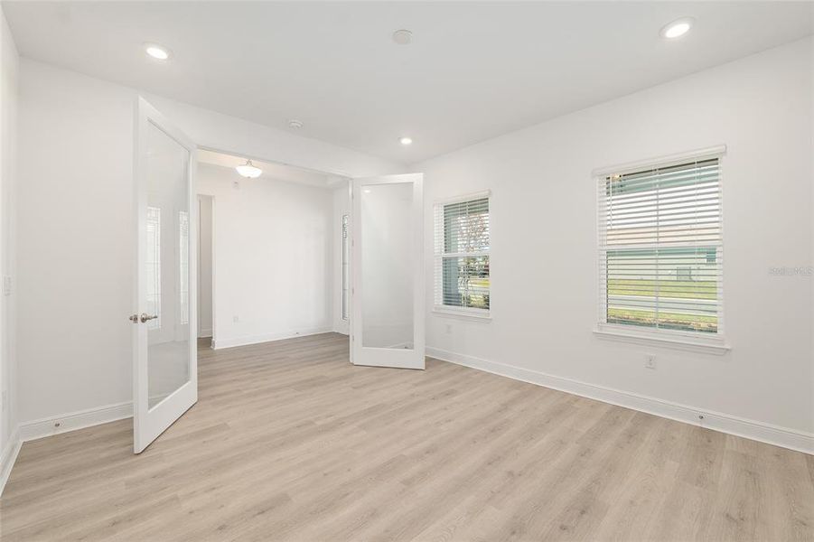 Spacious, unfurnished interior of a new home in , Ocala (Image 25).