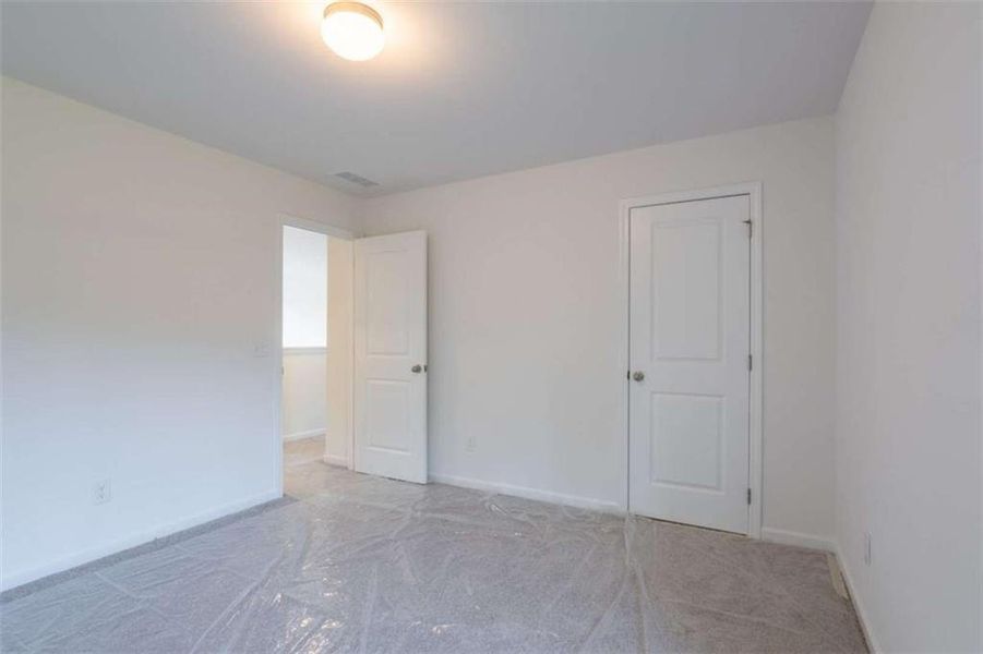 Spacious, unfurnished interior of a new home in Creekside Landing, Dallas (Image 16). Spacious, unfurnished interior of a new home in Creekside Landing, Dallas (Image 16).
