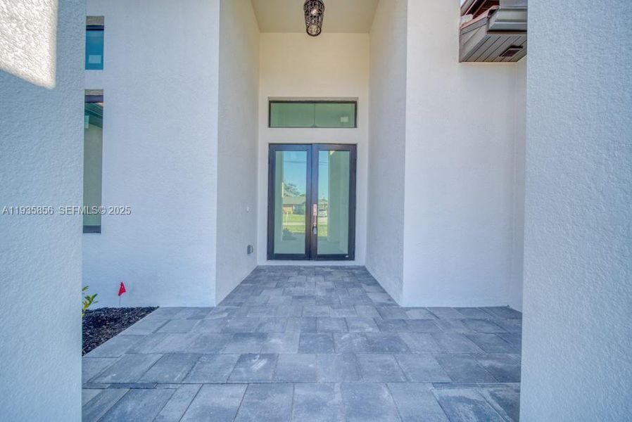 Exterior details and patio area of a home in , Cape Coral (Image 35).