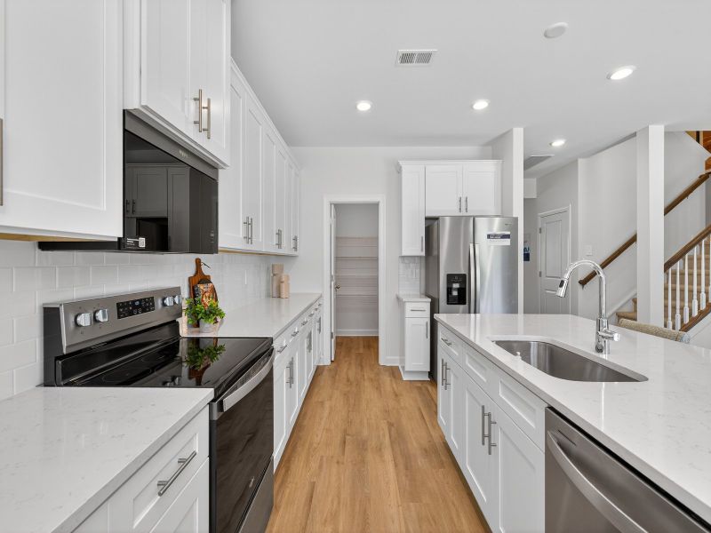 With countless kitchen cabinets, you'll always have room for your cooking essentials.