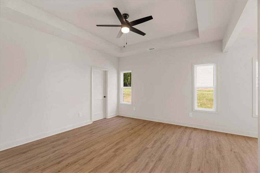 Spacious, unfurnished interior of a new home in , Calhoun (Image 9).