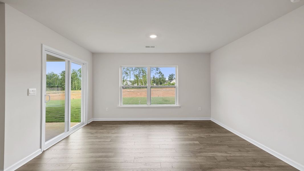 Spacious, unfurnished interior of a new home in Cedar Gap, Fountain Inn (Image 22).