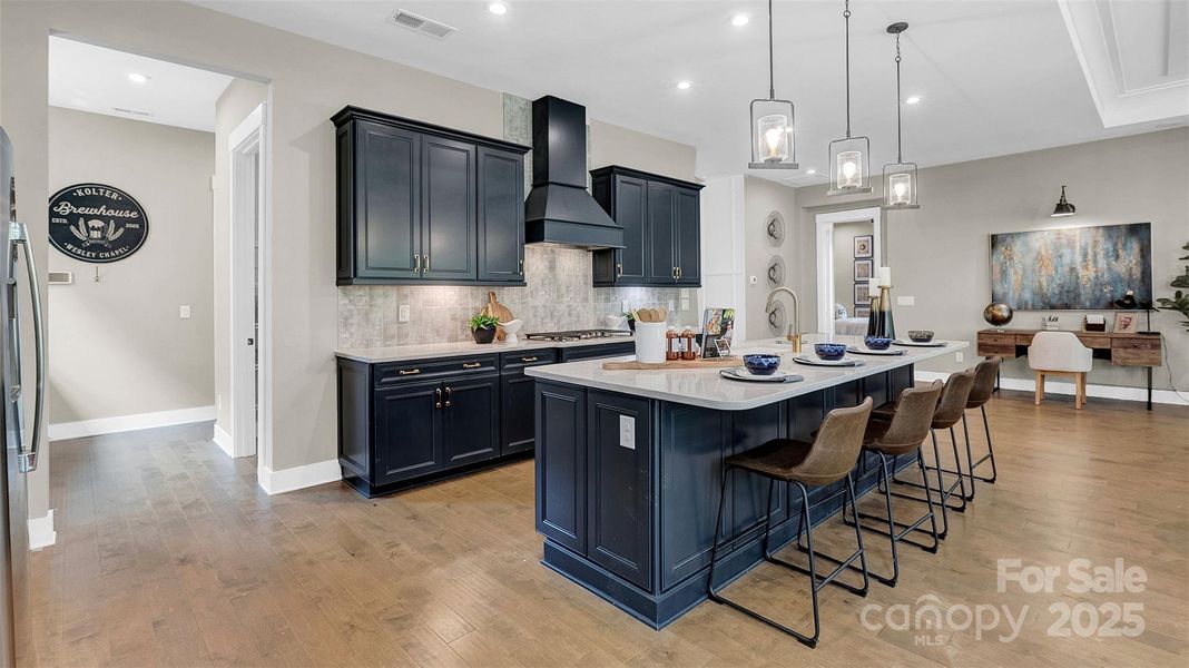 Model photo used for reference