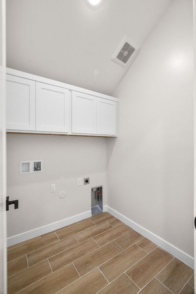 Spacious, unfurnished interior of a new home in Verdancia, El Paso (Image 33).