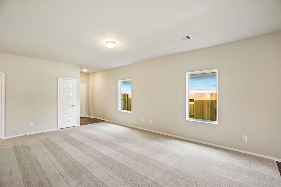 Spacious, unfurnished interior of a new home in Mustang Meadows, Waller (Image 13).
