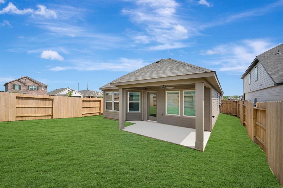 Exterior details and patio area of a home in Summerview, Fulshear (Image 4).