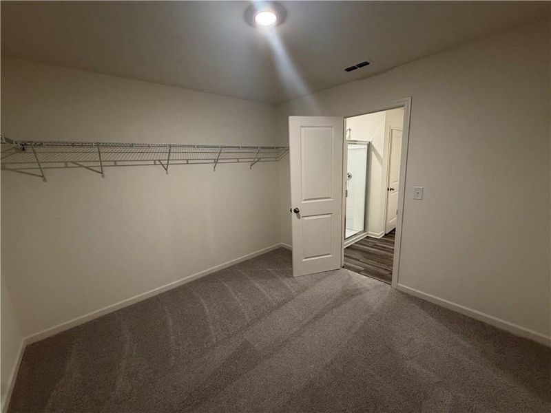Spacious, unfurnished interior of a new home in Mt. Tabor Ridge, Dallas (Image 16).