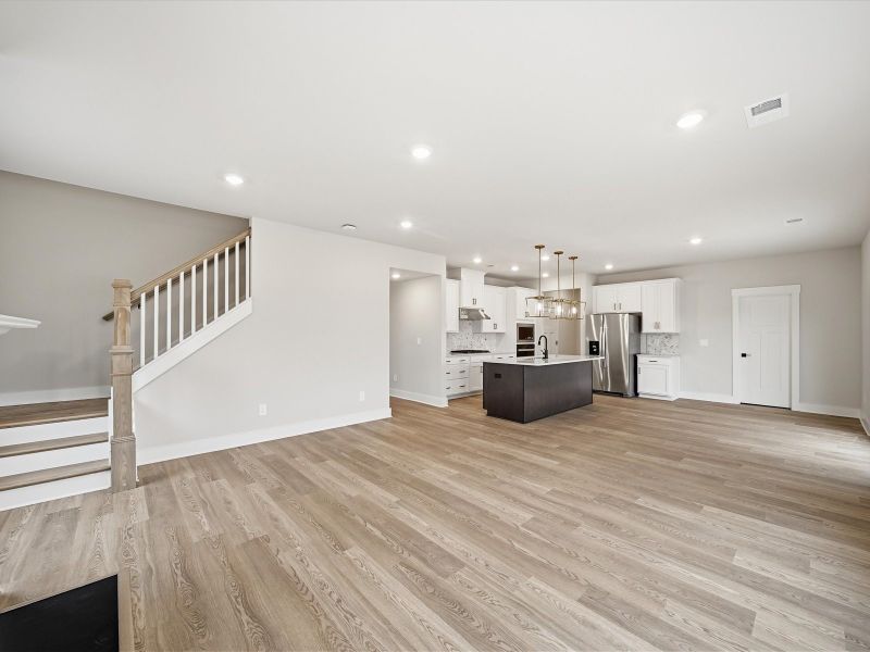 Spacious, unfurnished interior of a new home in Ashby Woods, Boiling Springs (Image 14).
