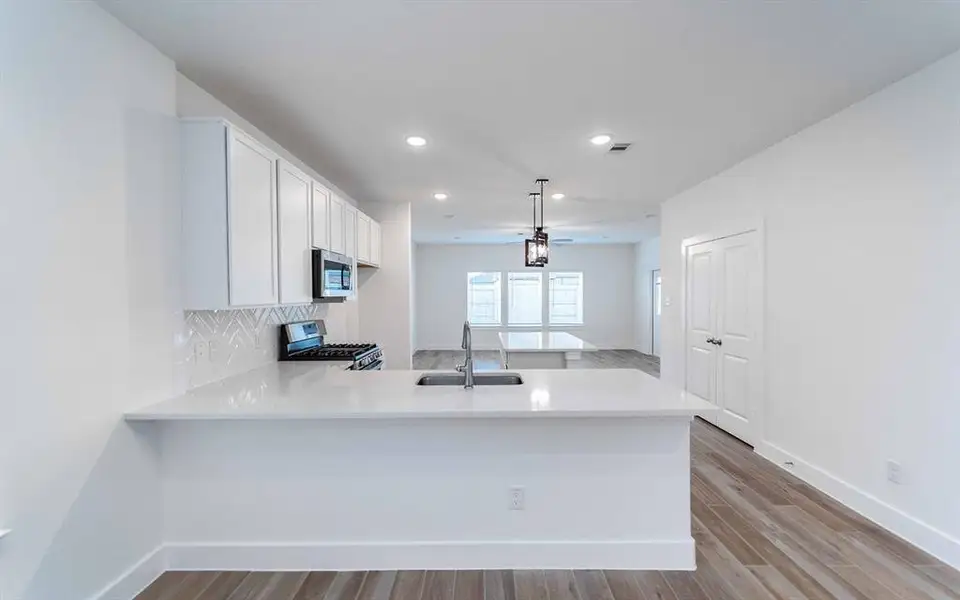 Furnished interior view inside a new home in River Ranch Meadows, Dayton (Image 5).