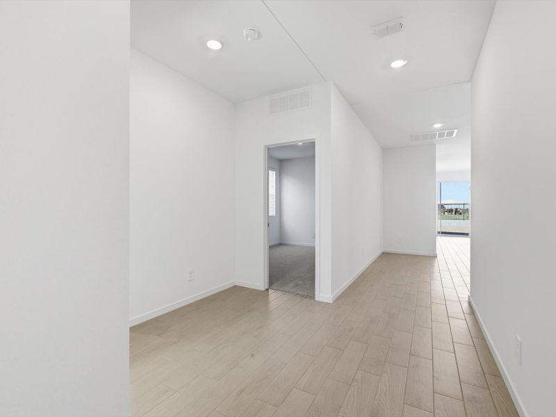 Spacious, unfurnished interior of a new home in Mountain View Estates Reserve Series, Buckeye (Image 10).