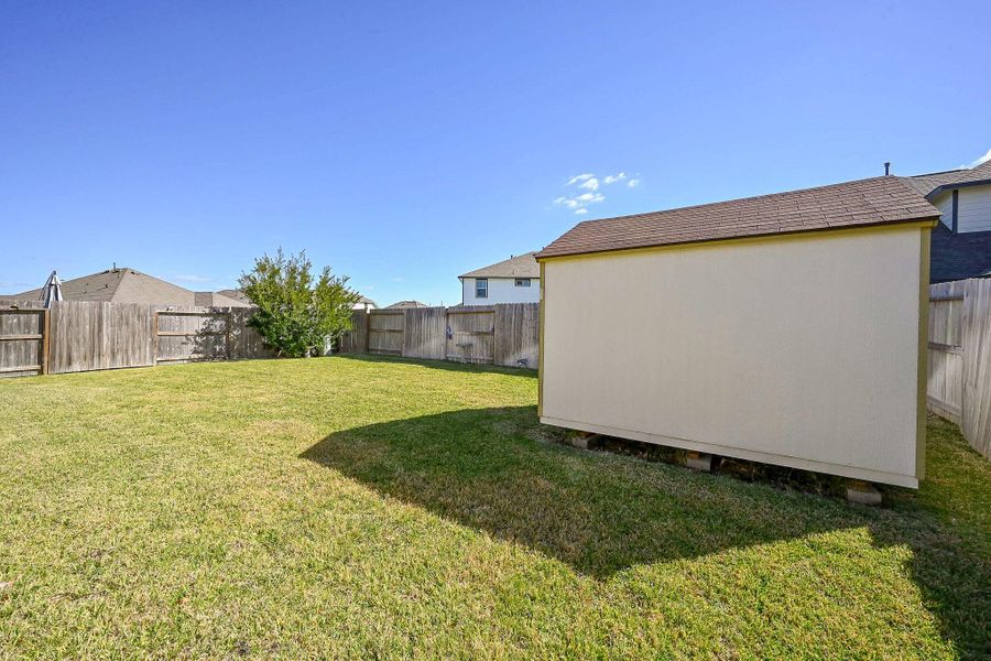 Well-maintained backyard Well-maintained backyard