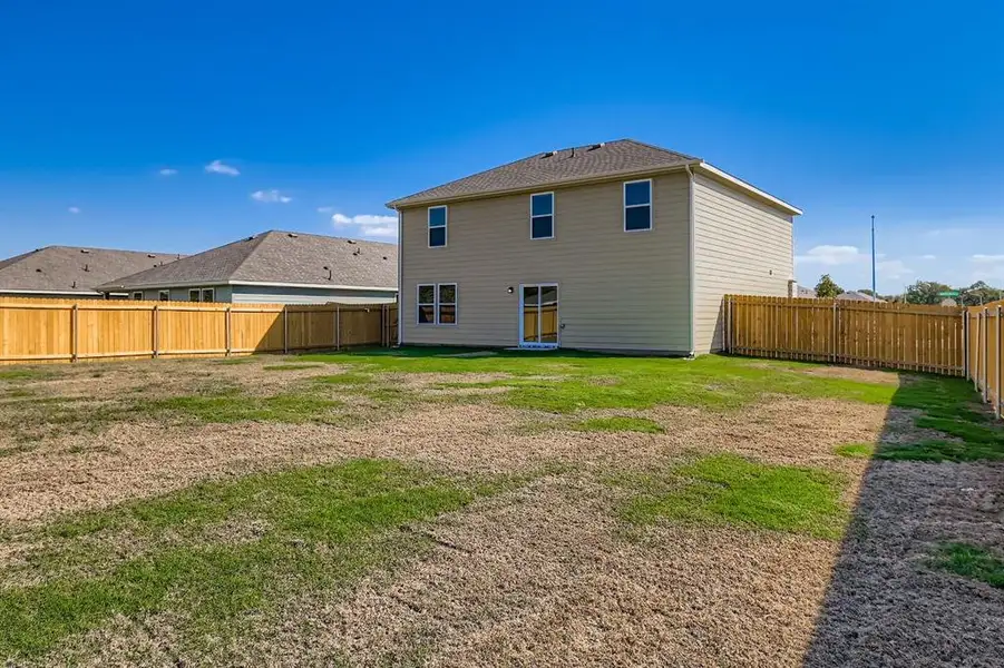 Exterior details and patio area of a home in Middlefield Village, Dallas (Image 4).