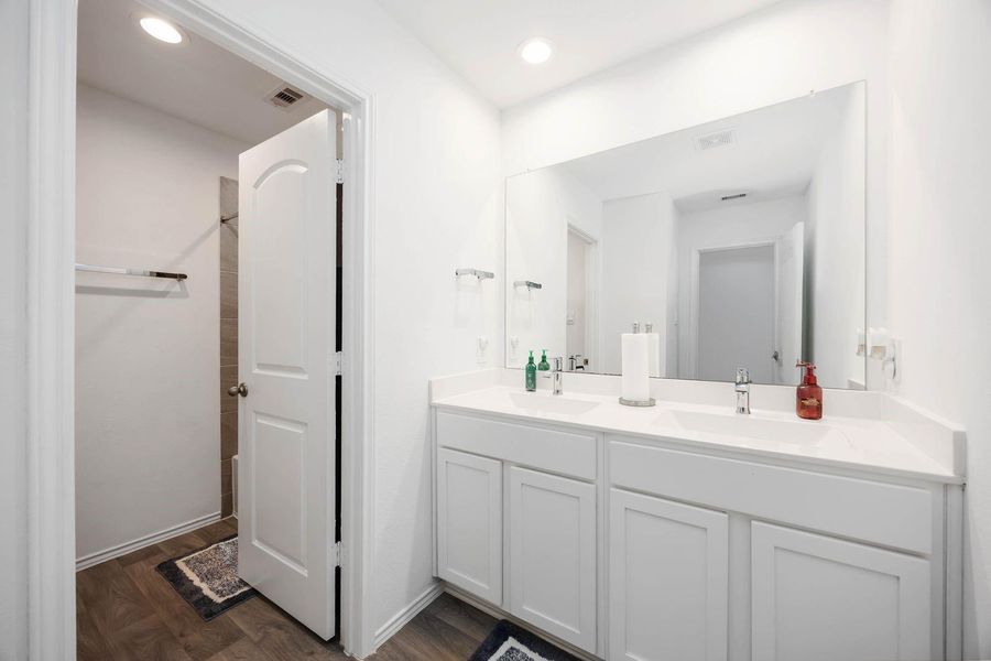 Fresh, modern, secondary bath with contemporary fixtures Fresh, modern, secondary bath with contemporary fixtures