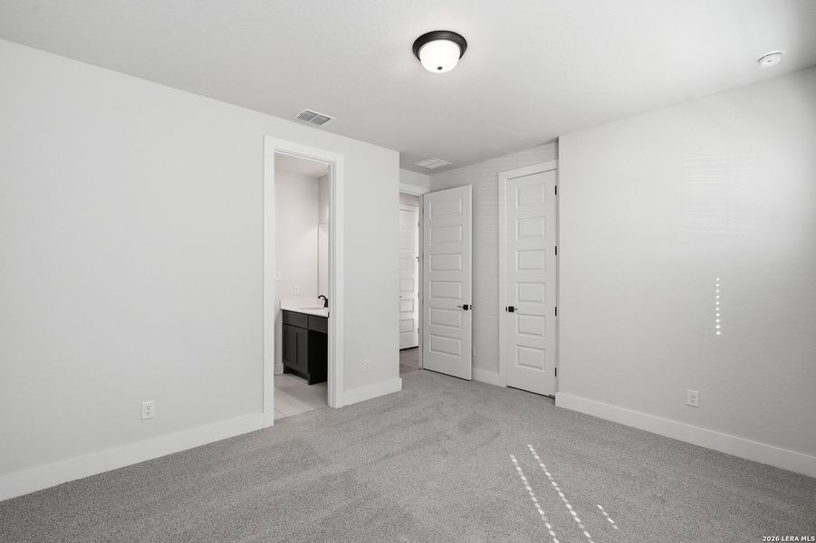 Spacious, unfurnished interior of a new home in Sienna Lakes, San Antonio (Image 27).