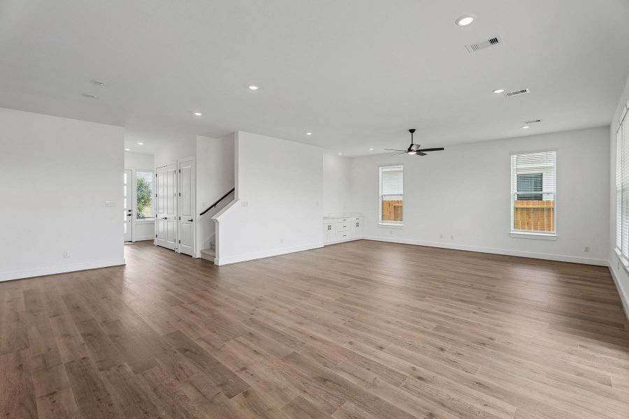Spacious, unfurnished interior of a new home in Hallimore Ranch, Rosenberg (Image 20). Spacious, unfurnished interior of a new home in Hallimore Ranch, Rosenberg (Image 20).