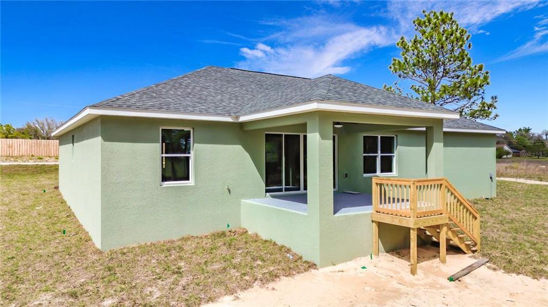 Exterior details and patio area of a home in , Dunnellon (Image 20).