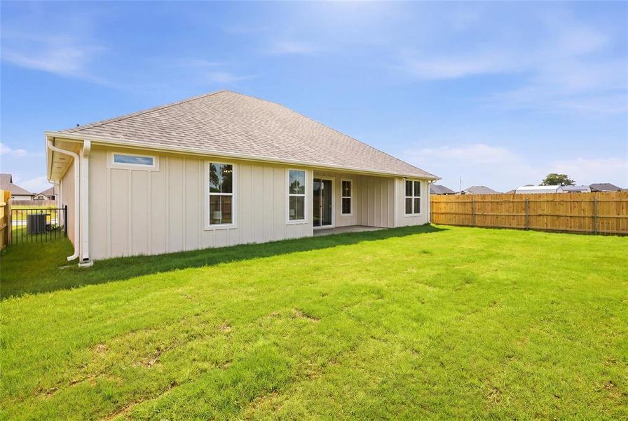 Exterior details and patio area of a home in , Tolar (Image 4).