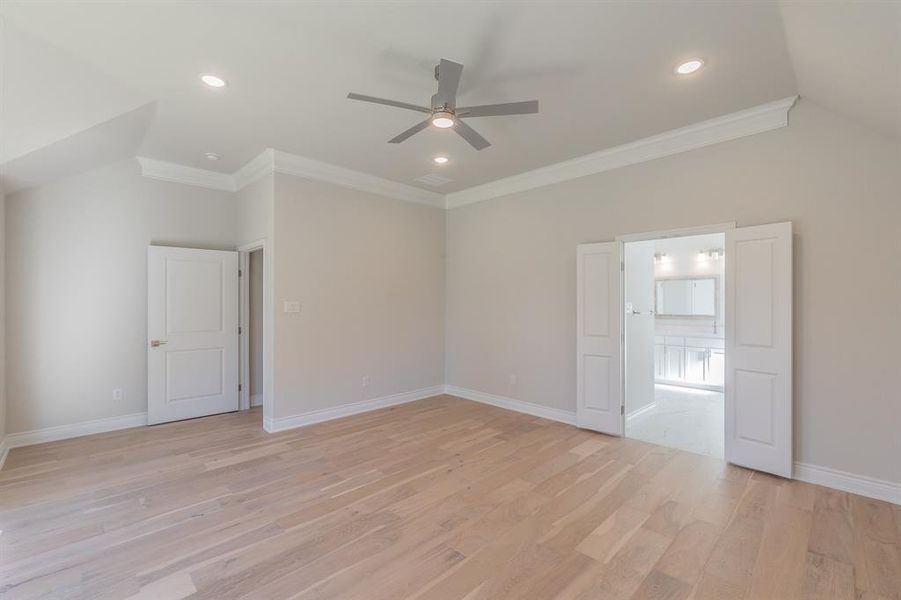 Unfurnished room with crown molding, light hardwood / wood-style flooring, and ceiling fan