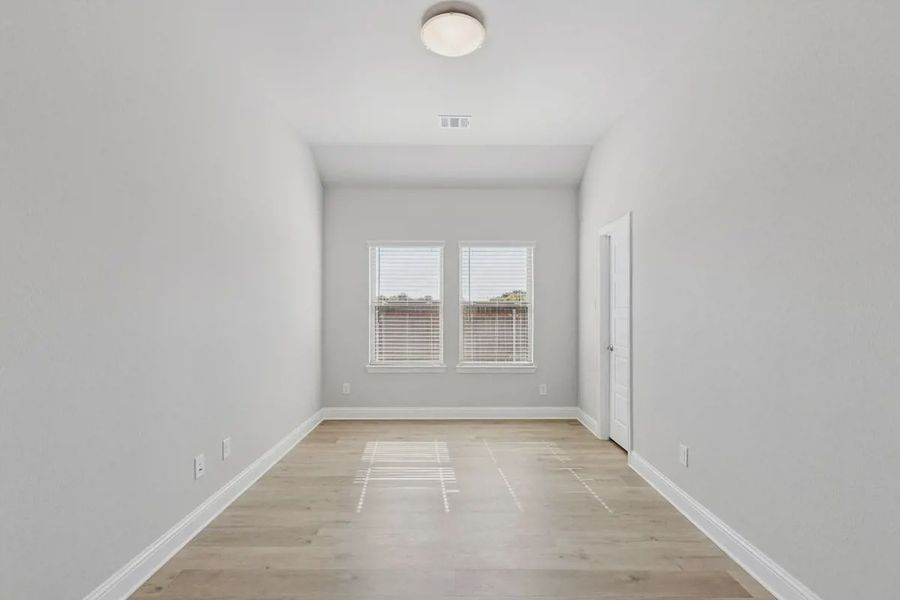Spacious, unfurnished interior of a new home in Summer Crest, Crowley (Image 19).