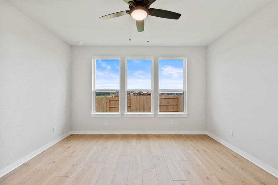 Spacious, unfurnished interior of a new home in Lariat, Liberty Hill (Image 32).