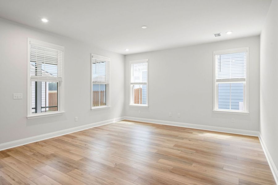 Spacious, unfurnished interior of a new home in Heartwood, Richmond Hill (Image 40).