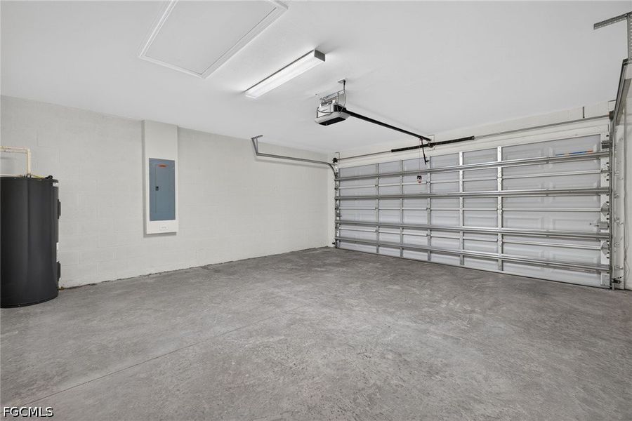Spacious, unfurnished interior of a new home in Cape Coral, Cape Coral (Image 32). Spacious, unfurnished interior of a new home in Cape Coral, Cape Coral (Image 32).