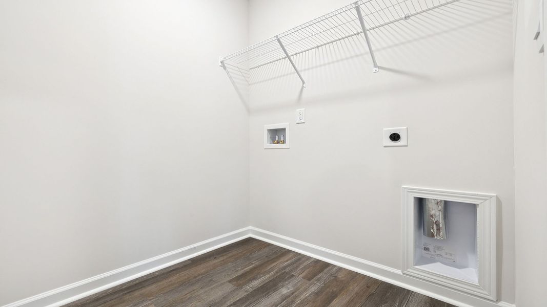 Spacious, unfurnished interior of a new home in Bentley Park, Greenwood (Image 32).