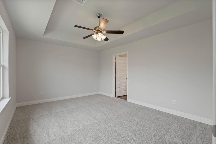 Spacious, unfurnished interior of a new home in Grand Oaks Reserve, Cleveland (Image 16).