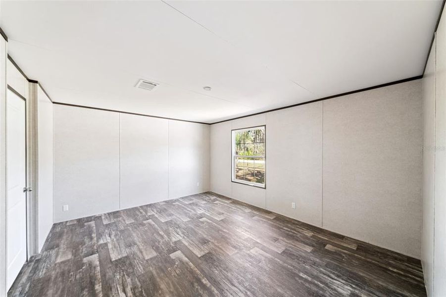 Spacious, unfurnished interior of a new home in , Orlando (Image 12).