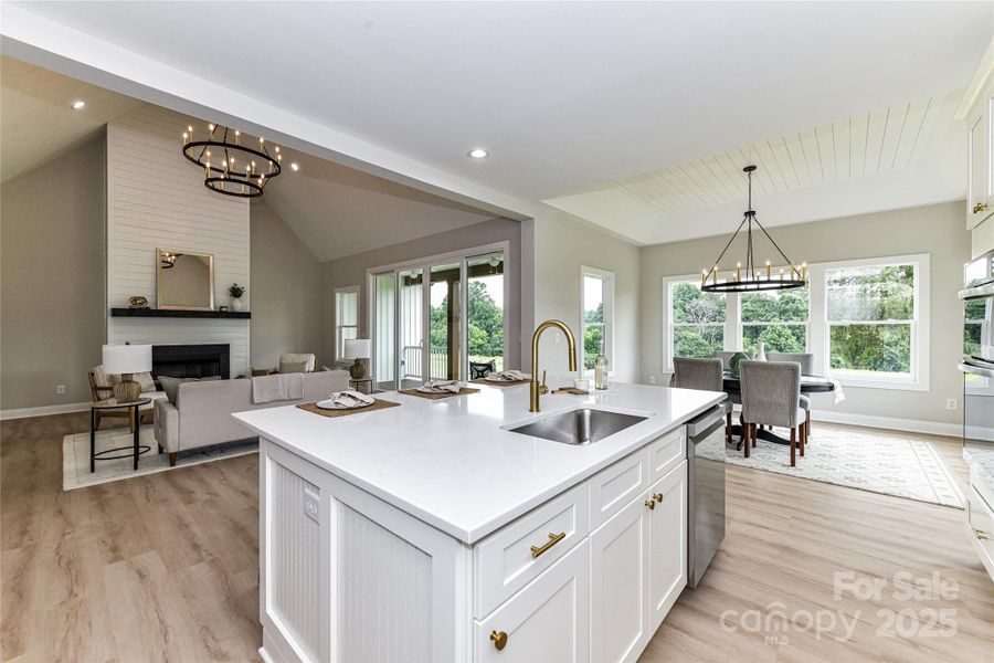 Spacious Island with seating/storage! Spacious Island with seating/storage!