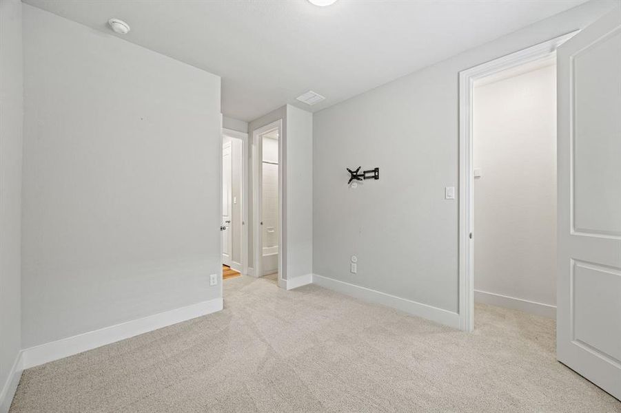 GUEST BEDROOM WITH WALK IN CLOSET GUEST BEDROOM WITH WALK IN CLOSET