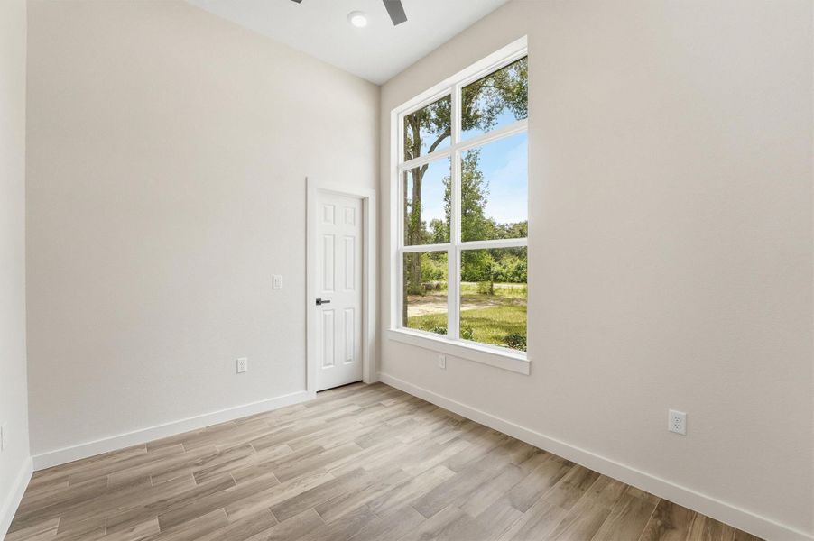 Spacious, unfurnished interior of a new home in , Conroe (Image 16).