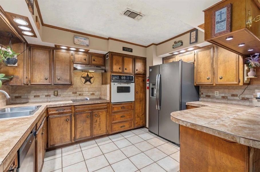 Furnished interior view inside a new home in , Brownwood (Image 12).