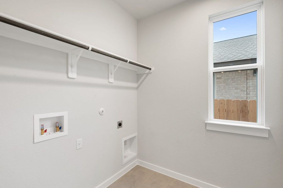 Spacious, unfurnished interior of a new home in Lariat, Liberty Hill (Image 46).