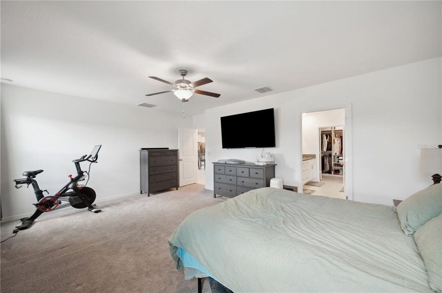 Furnished interior view inside a new home in , Plant City (Image 12).
