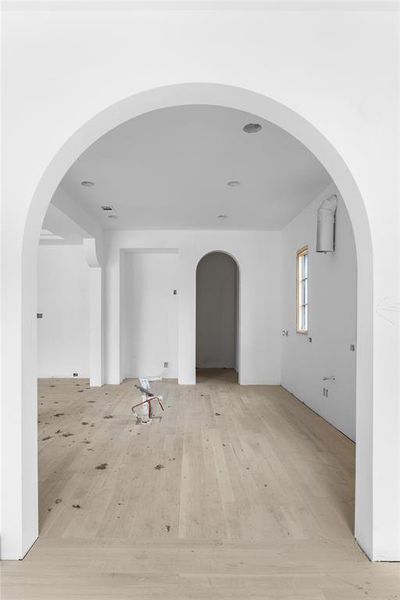 Spacious, unfurnished interior of a new home in , Dallas (Image 14).
