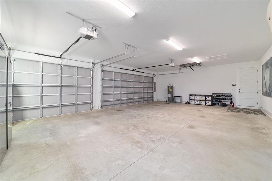 Spacious, unfurnished interior of a new home in , Belleview (Image 22).