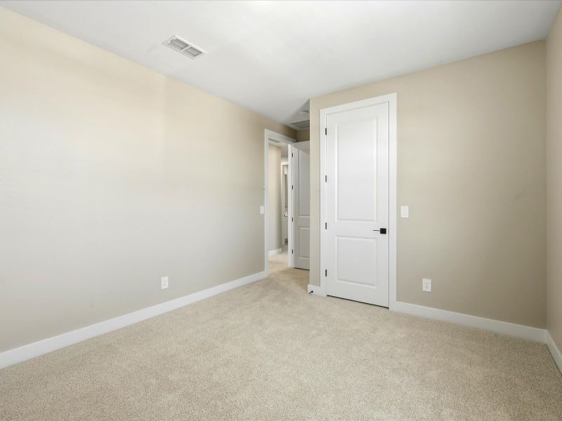 Spacious, unfurnished interior of a new home in Legacy Place, Glendale (Image 18).