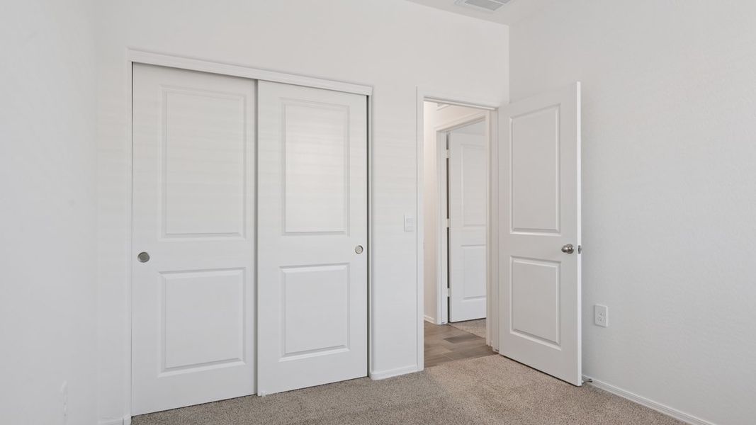 Spacious, unfurnished interior of a new home in Magma Ranch Vistas, Florence (Image 19).