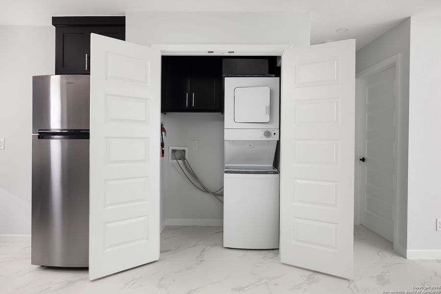 Furnished interior view inside a new home in , Weslaco (Image 10).