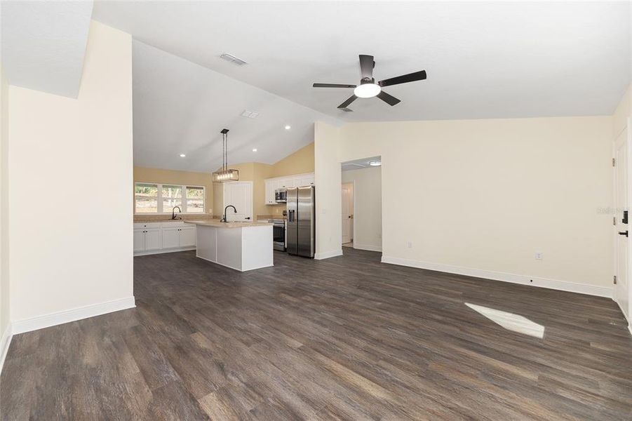 Spacious, unfurnished interior of a new home in , Dunnellon (Image 30).